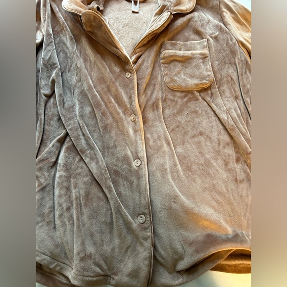 SKIMS Velour Button-down Sleepwear Top - Picture 5 of 8